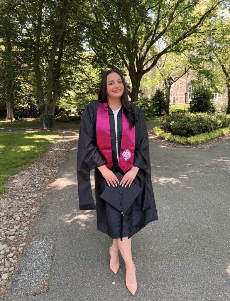 Anthi Bourazani earns MA Finance from Fordham University. 